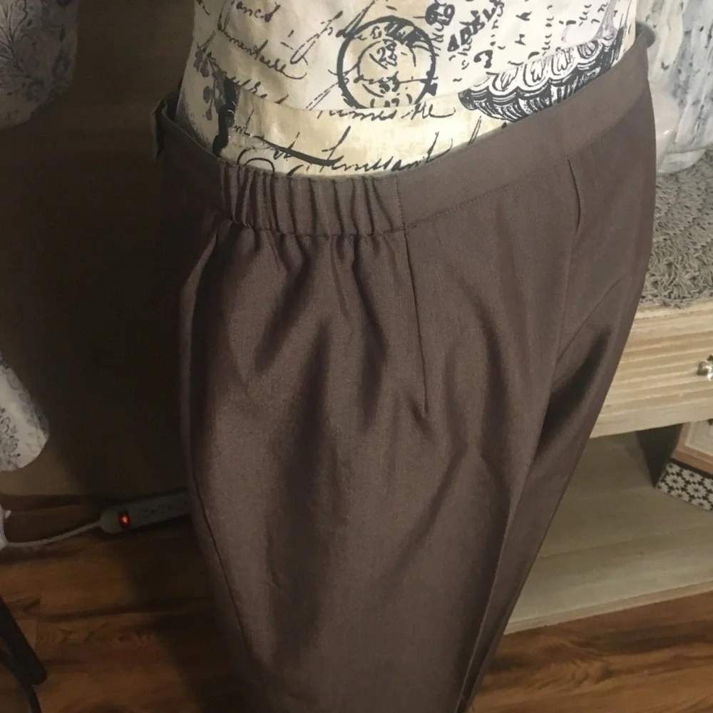 NORTON McNaughton  Petite rich brown poly/rayon dress slack